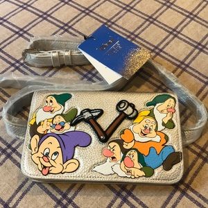 Danielle Nicole Disney Seven Dwarf Bag